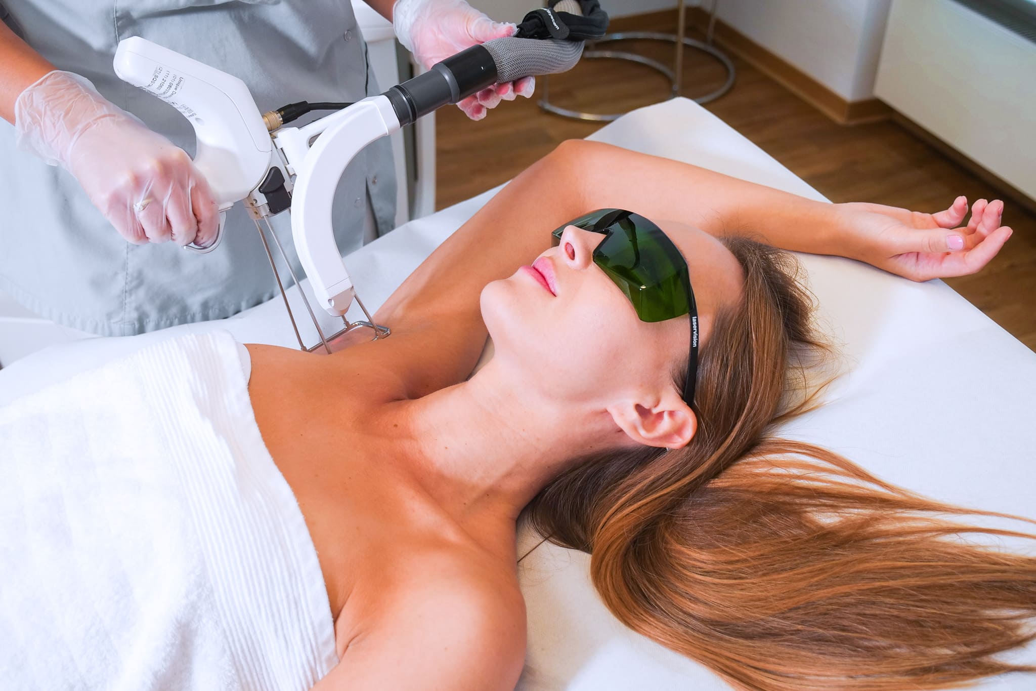Laser Haarentfernung Achseln bei Frauen von Experten Team von Haarpunkt